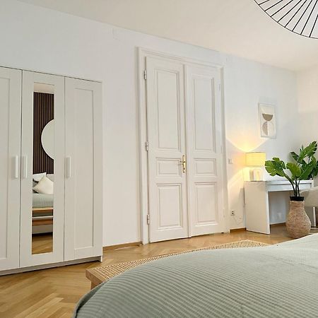 Designer Apartment Near Main Station Wenen Buitenkant foto
