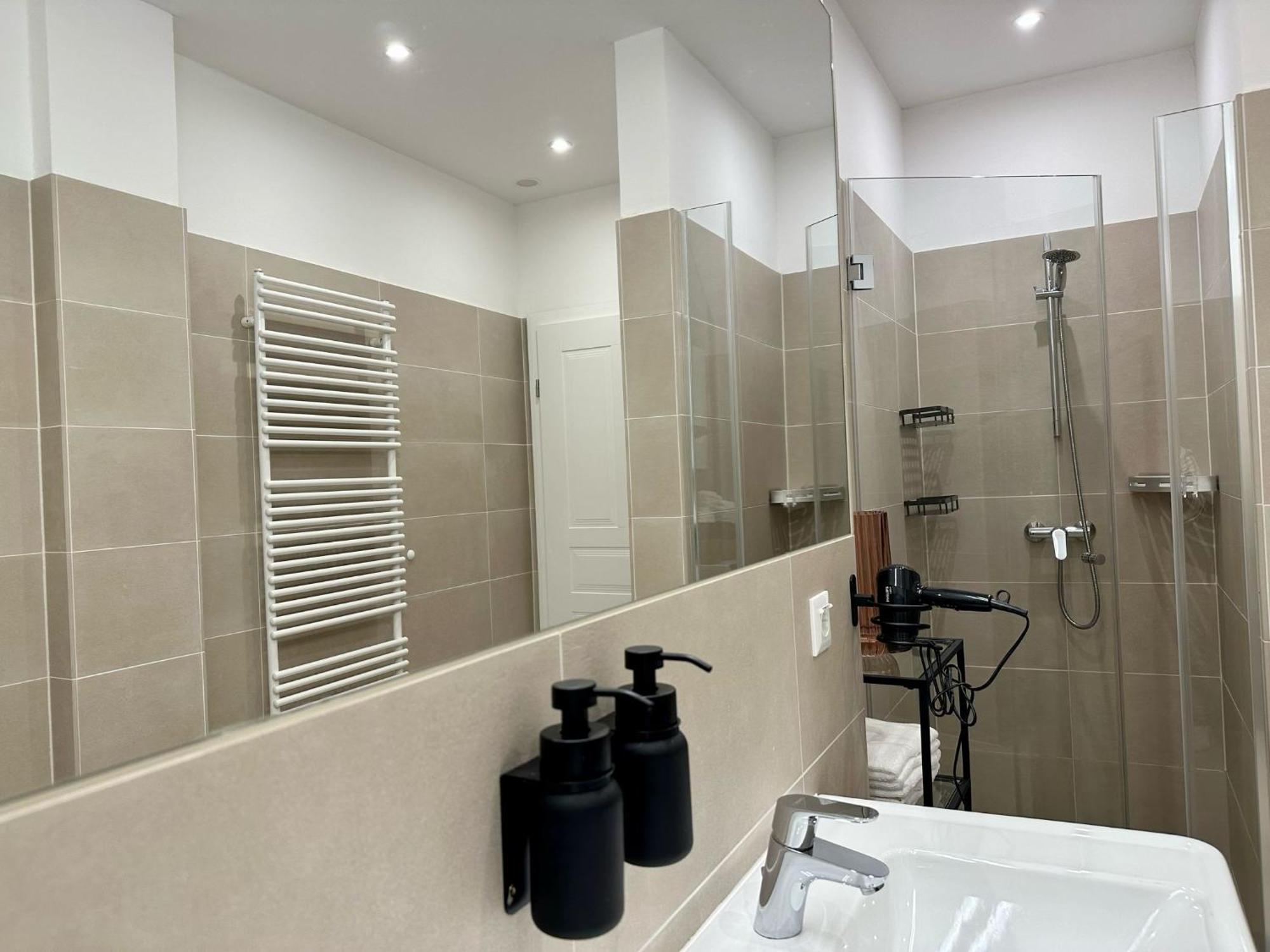 Designer Apartment Near Main Station Wenen Buitenkant foto