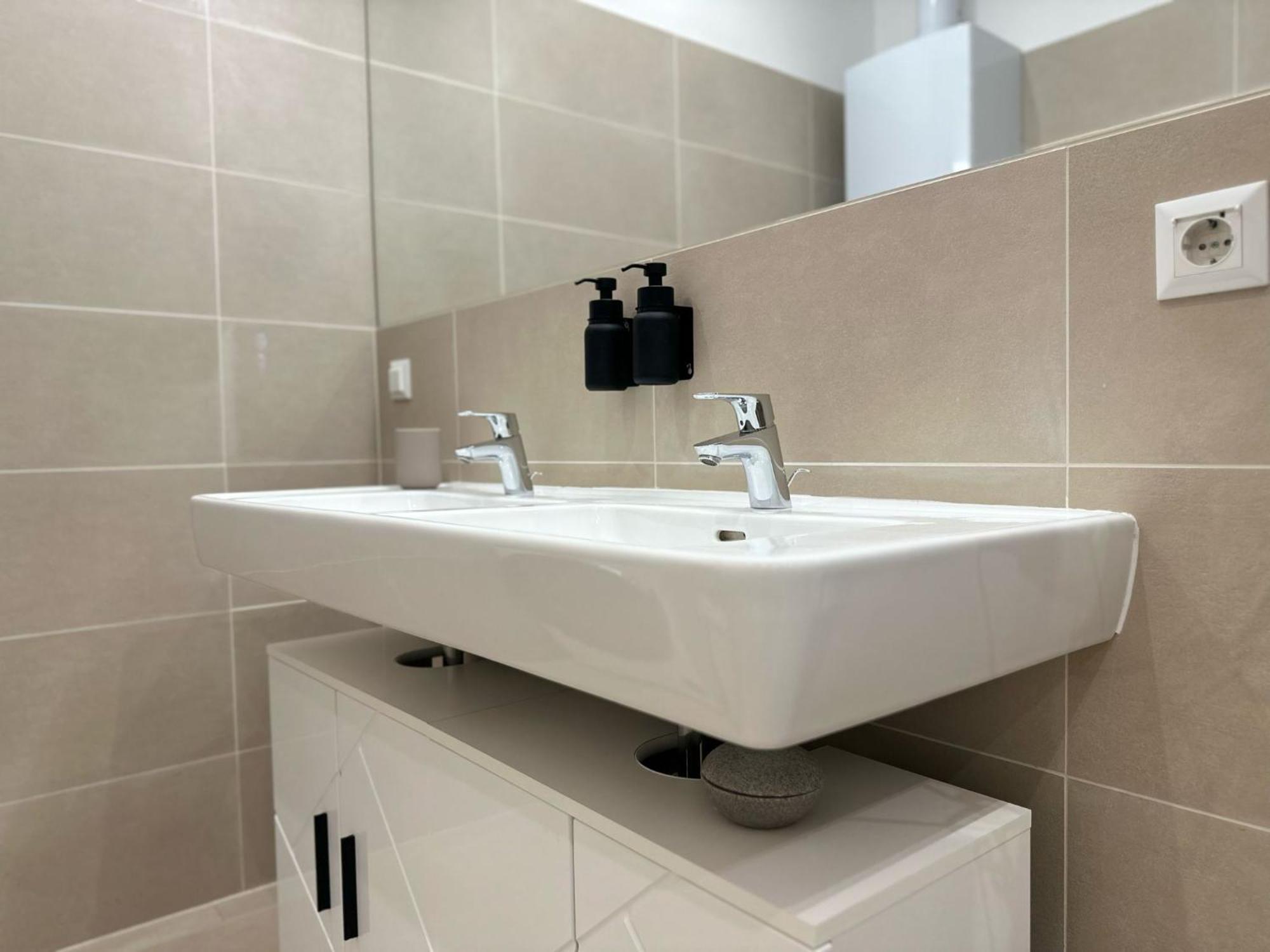 Designer Apartment Near Main Station Wenen Buitenkant foto