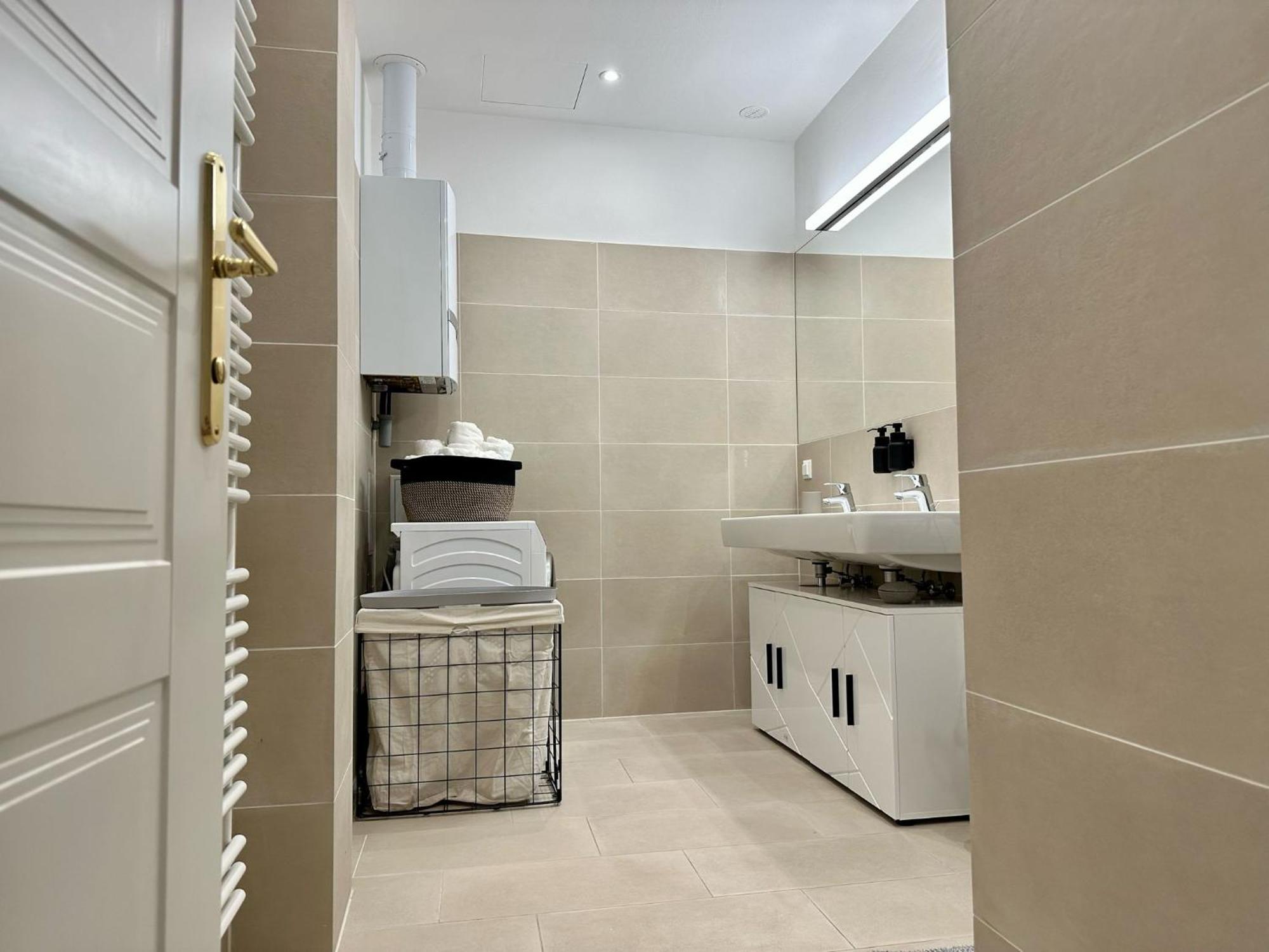 Designer Apartment Near Main Station Wenen Buitenkant foto