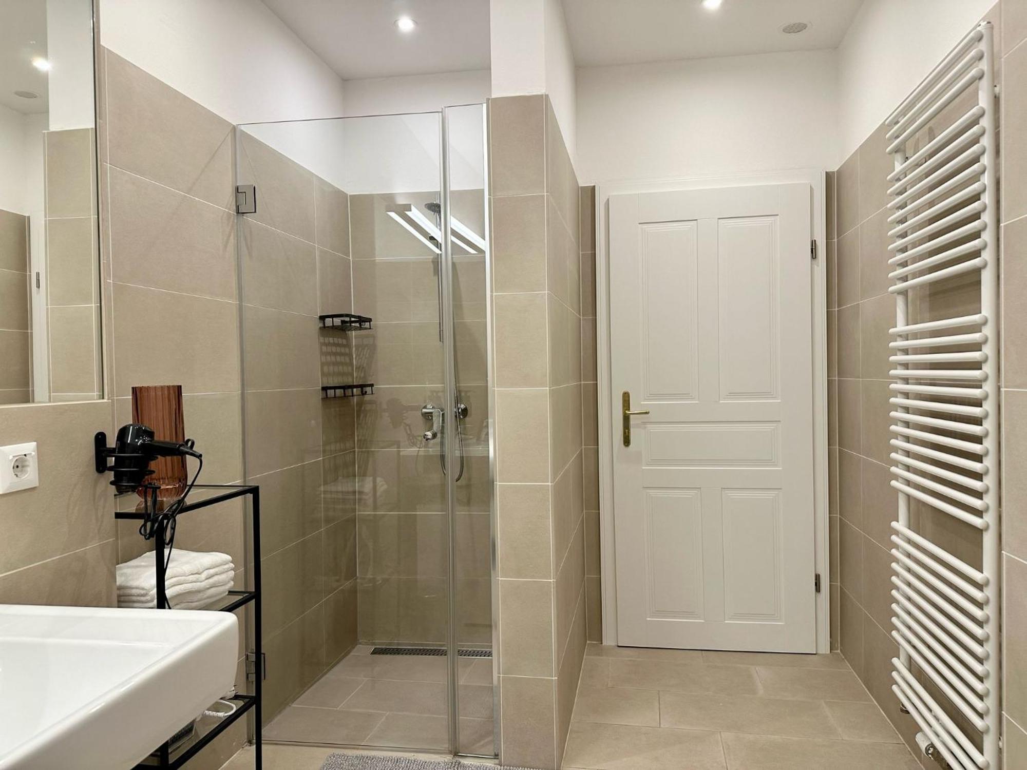 Designer Apartment Near Main Station Wenen Buitenkant foto
